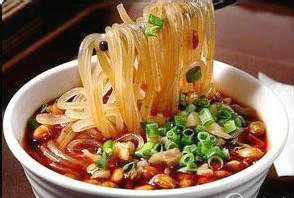 曲阜市天陽機(jī)械制造 專業(yè)打造紅薯土豆酸辣粉機(jī)及全套淀粉食品加工設(shè)備